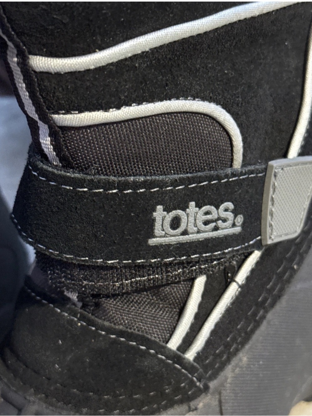 Boys Totes Snow Boots TODD Black Pristine Treads Clean In & Out Winter Size 2 - Picture 4 of 10